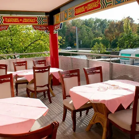 Gaststaette Lin Garden بيت ضيافة Untergruppenbach